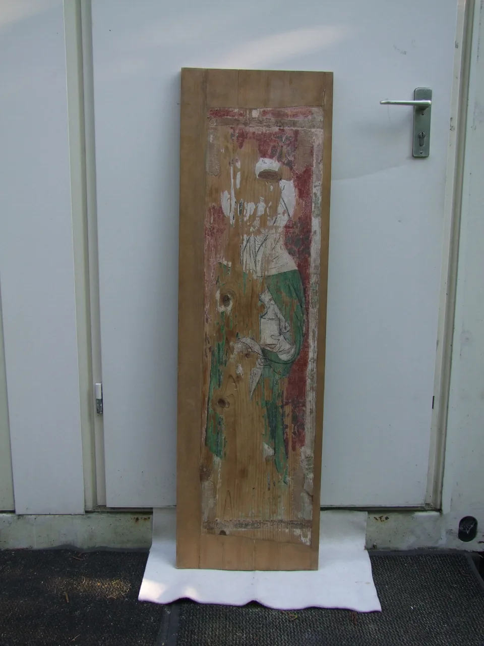 Rückseite/Außenseite einer Altartafel, stark reduzierte Malerei