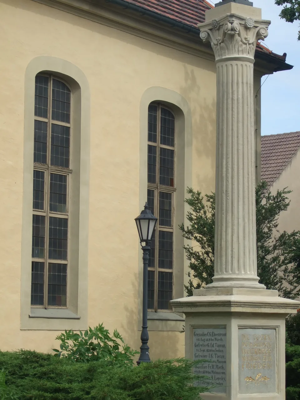 Säule neben Kirche, Figur noch nicht wieder aufgesetzt