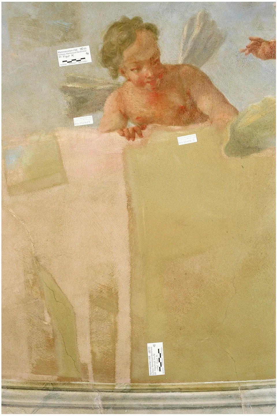 Putto mit Freilegungsproben