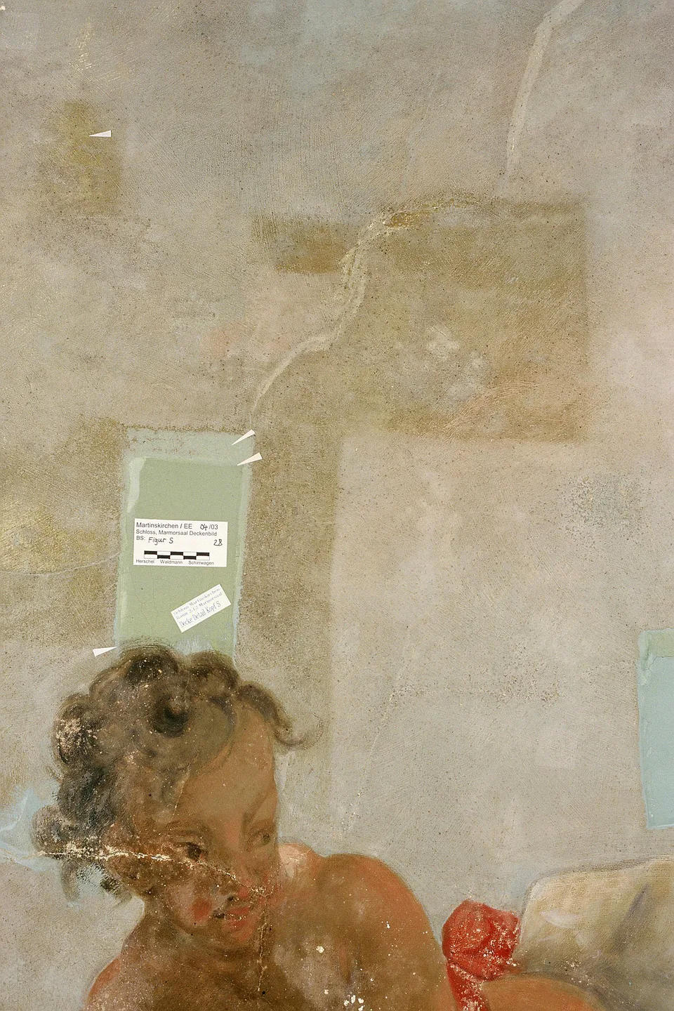 Putto mit Freilegungsfenstern (Abnahme der Übermalung)