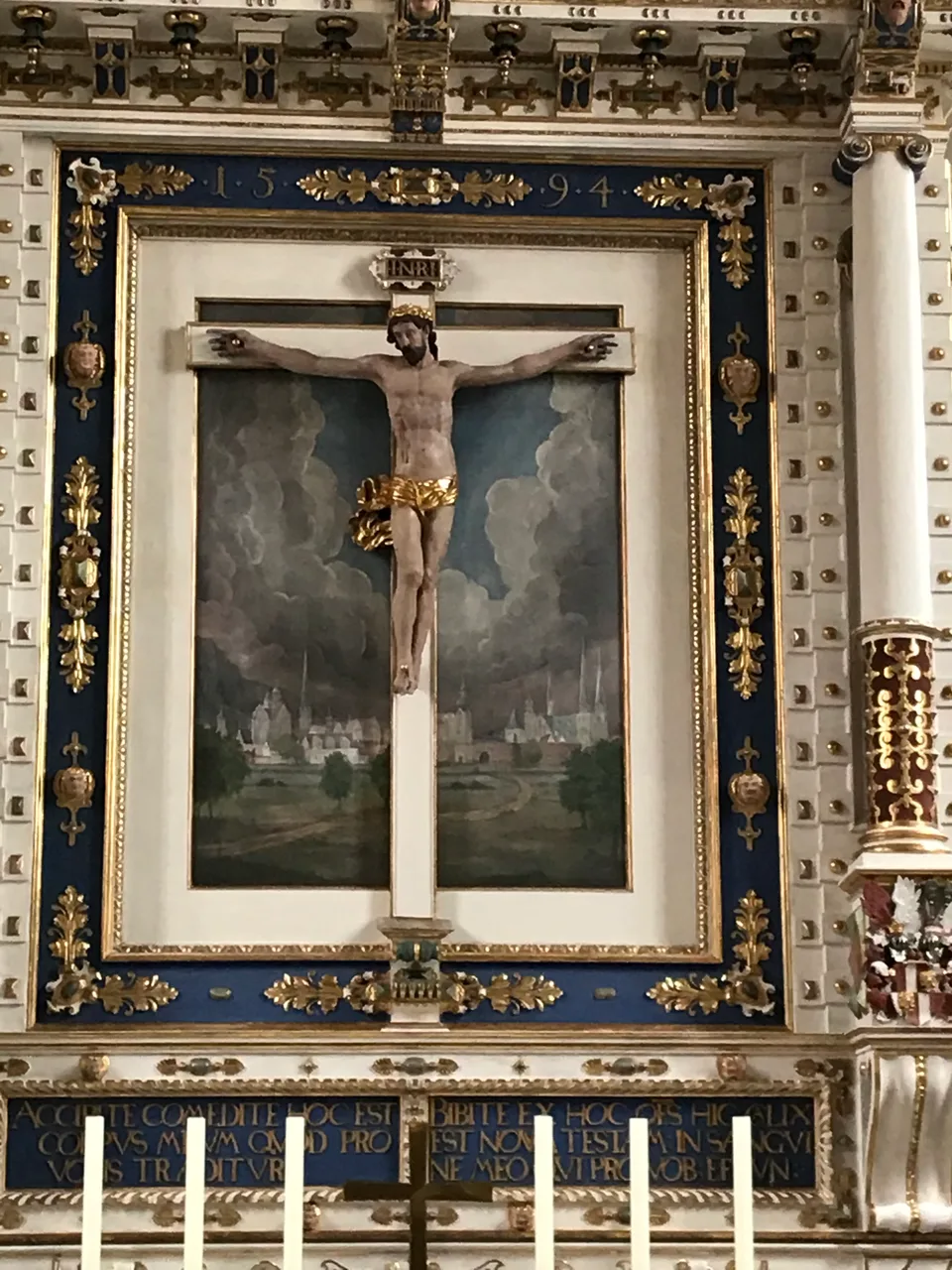Altar: Mittelbild mit Kruzifix